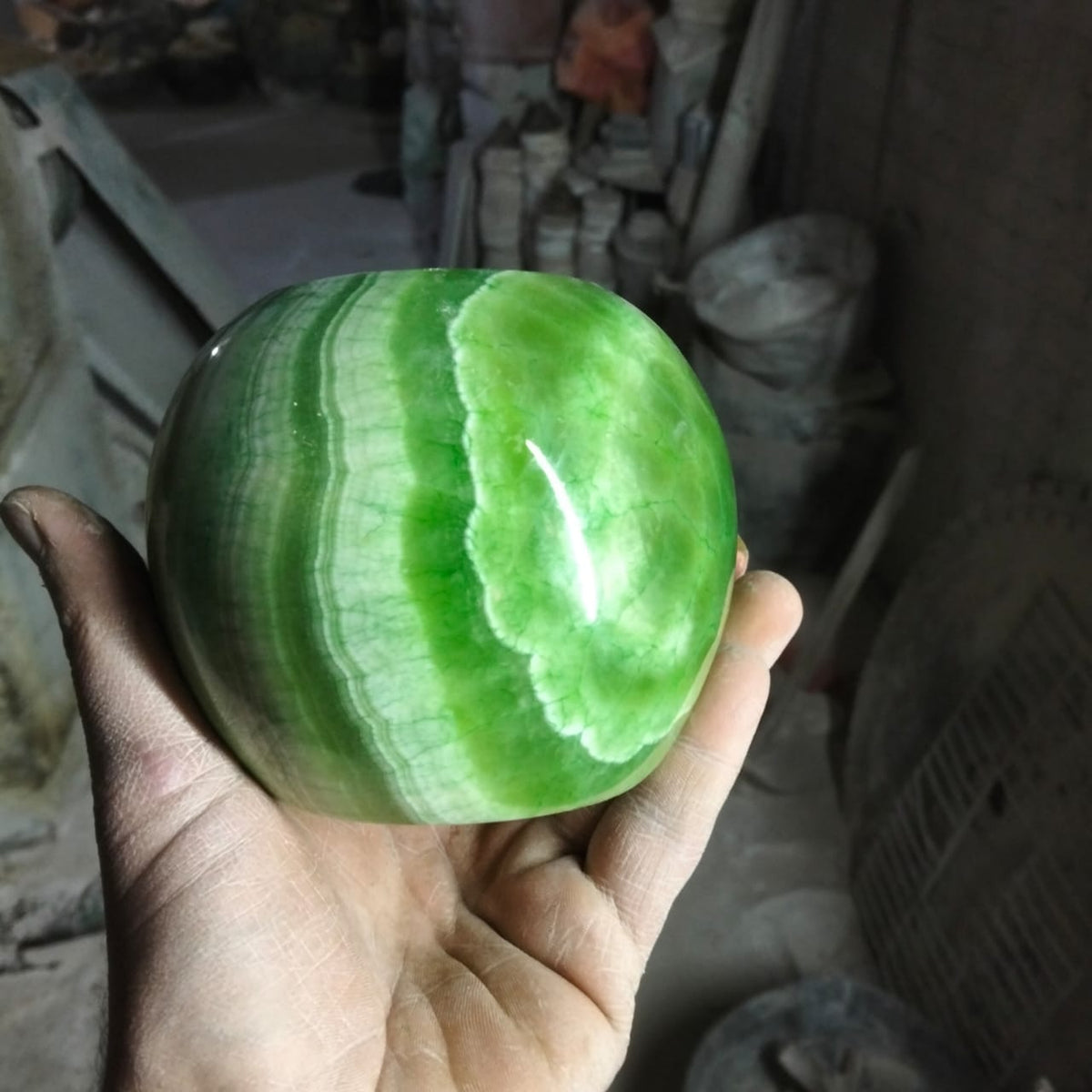 Rare Natural Onyx Duo – Emerald Green & Rose Pink Statement Bowls Description: Discover our stunning collection of natural onyx pieces, each one a true testament to the raw beauty of the earth. The emerald green bowl mesmerizes with soft, cloud-like trans