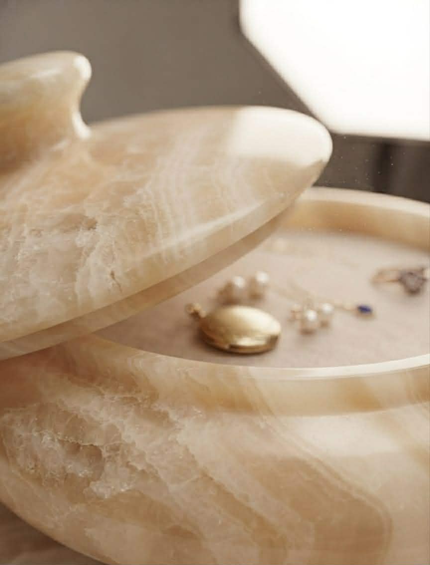 LUXURIOUS EGYPTIAN ONYX JEWELRY BOX