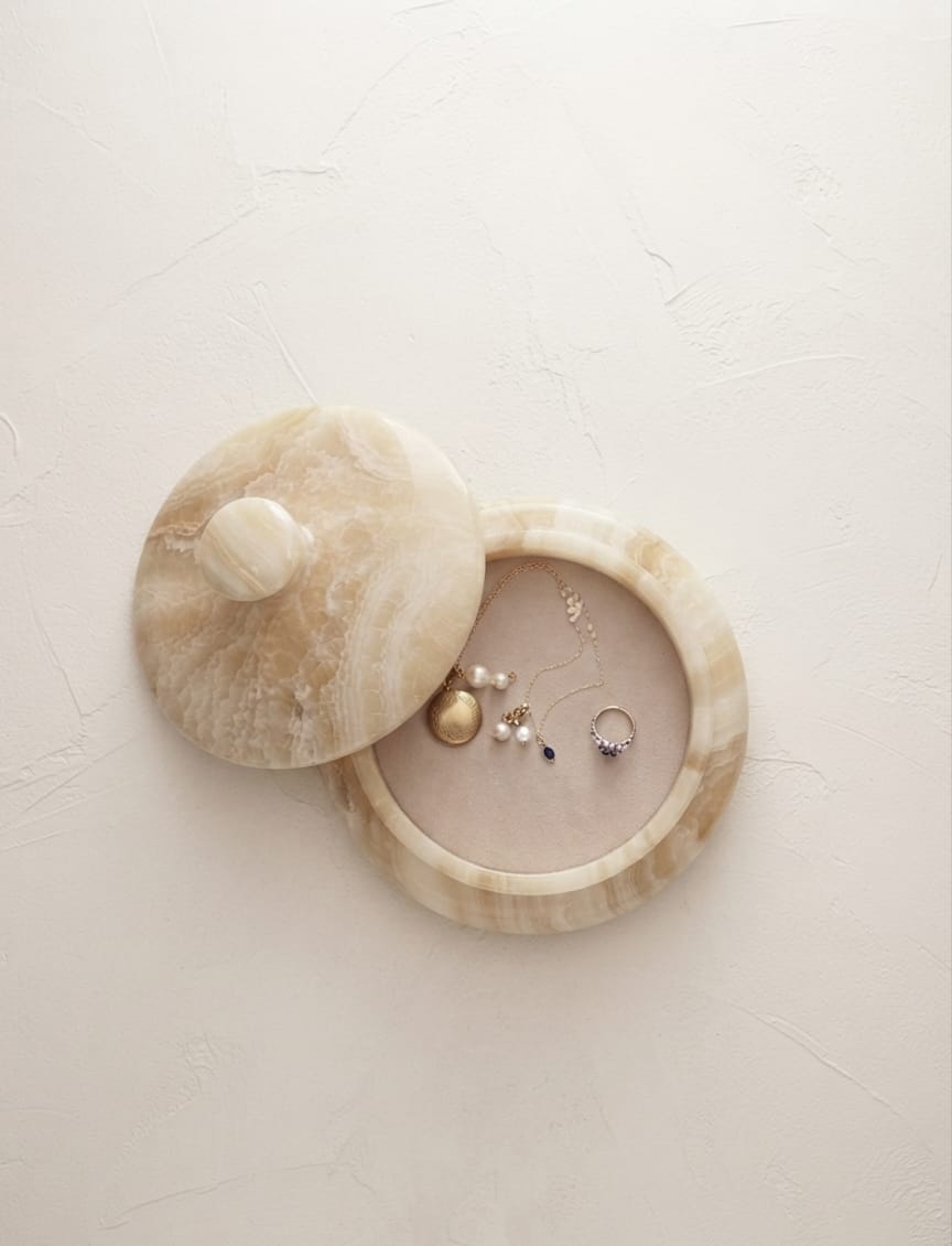 LUXURIOUS EGYPTIAN ONYX JEWELRY BOX