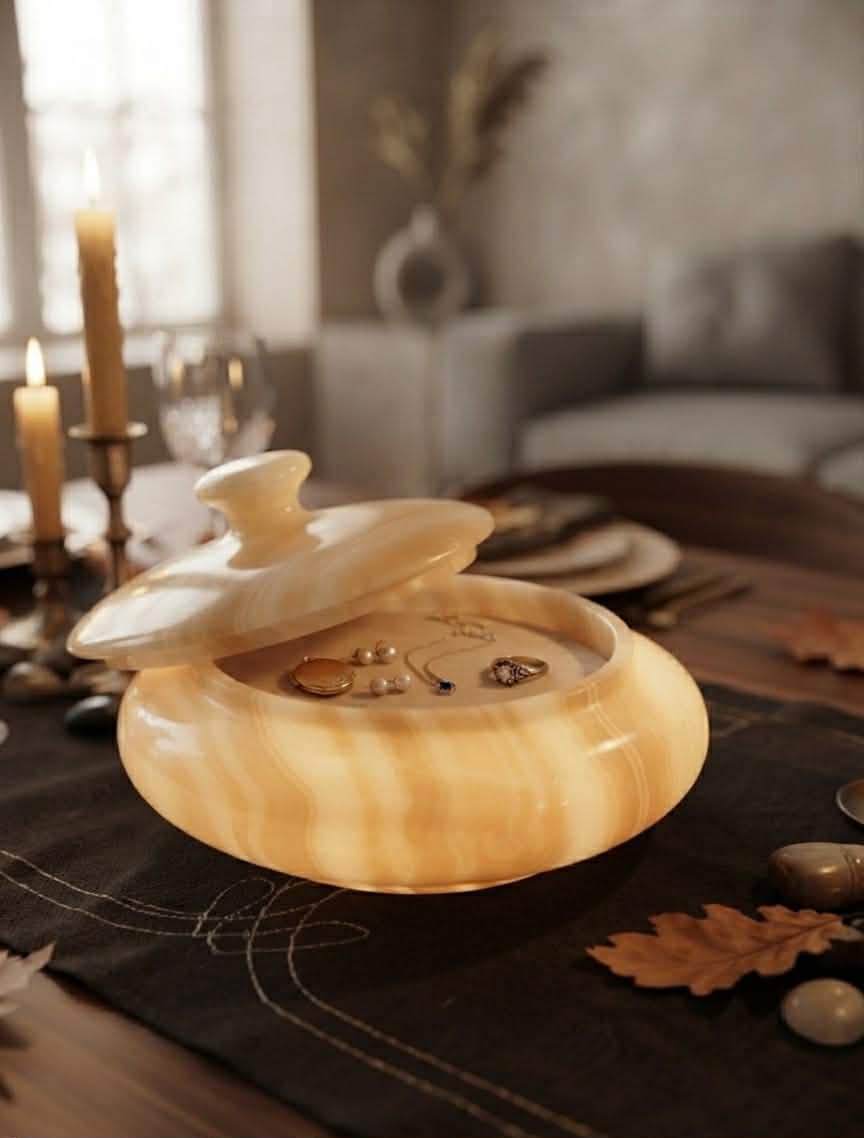 LUXURIOUS EGYPTIAN ONYX JEWELRY BOX