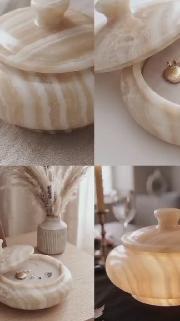 LUXURIOUS EGYPTIAN ONYX JEWELRY BOX